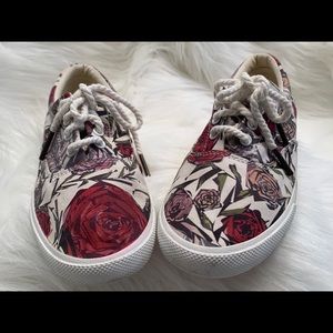 BUCKET FEET GIRLS SNEAKERS SIZE 6